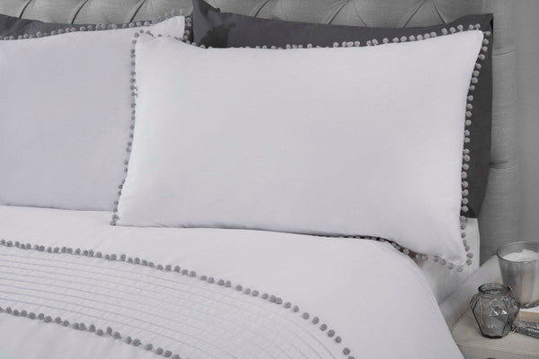 Pom Poms Duvet Set